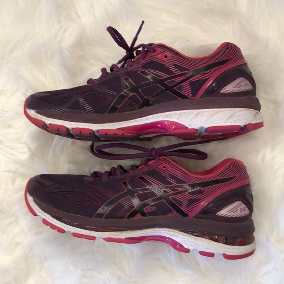 ASICS running shoes - Picture 2 of 3